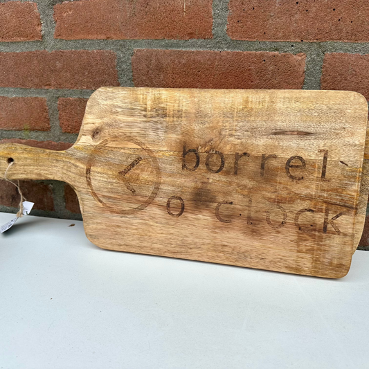 Borrelplank met gebrande tekst